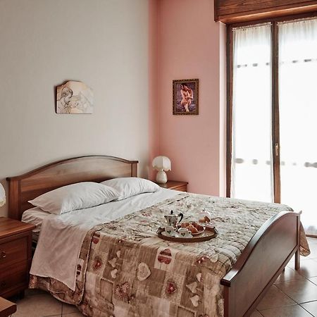 Terrazza Di Alfieri - Alloggio Con Terrazza Privata Nel Centro Di Asti Luaran gambar