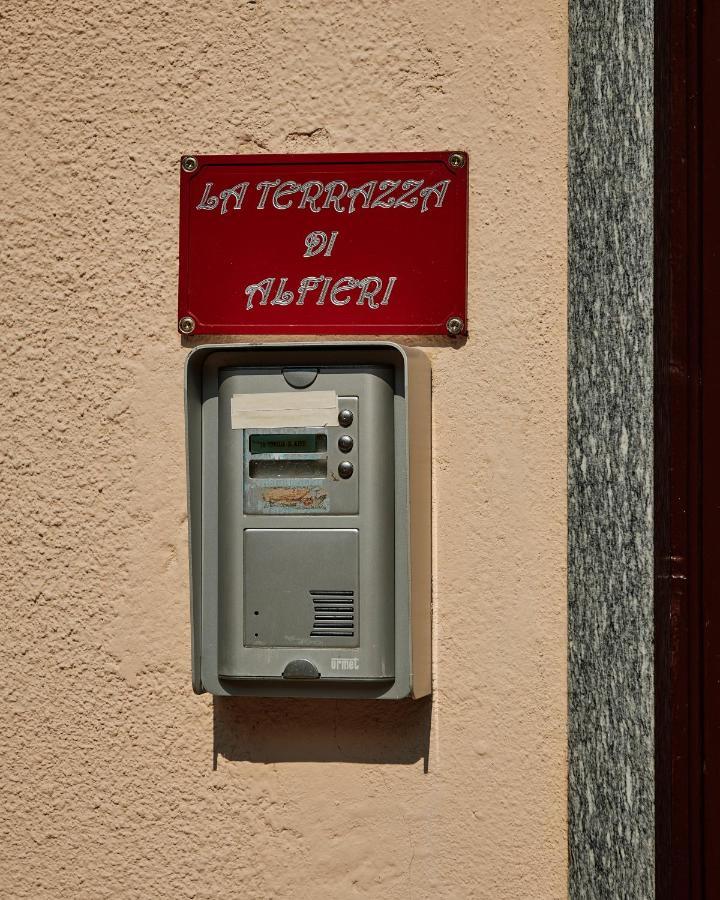 Terrazza Di Alfieri - Alloggio Con Terrazza Privata Nel Centro Di Asti Luaran gambar